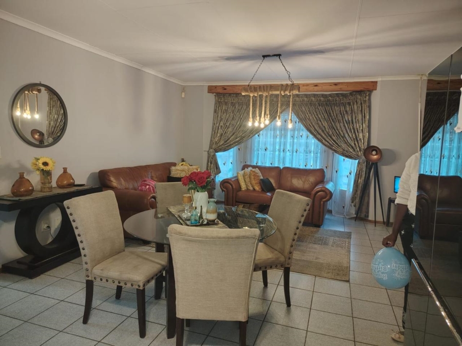 3 Bedroom Property for Sale in Geelhoutpark North West